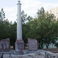 Братская могила десантников и мирных жителей-жертв фашистов